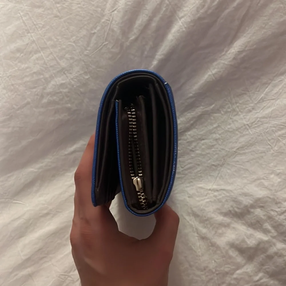 Guess Wallet - Picture 4 of 6